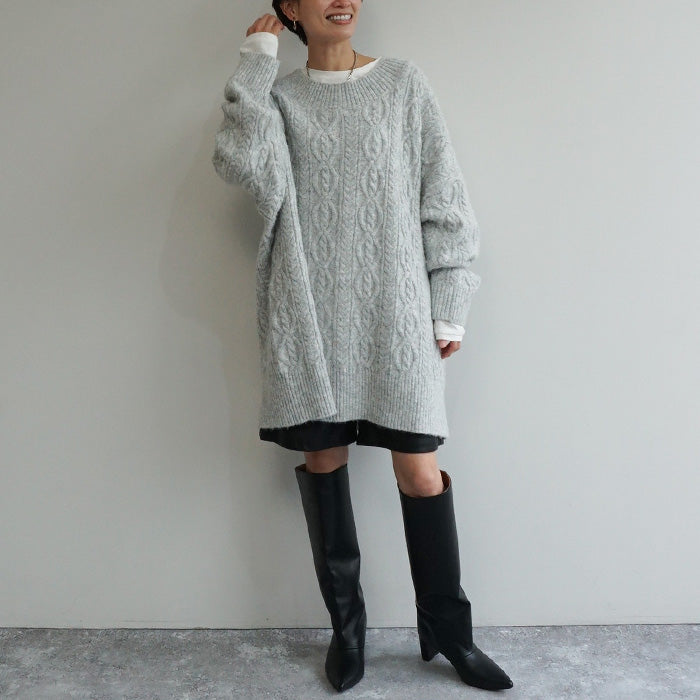 ケーブルチュニックニット