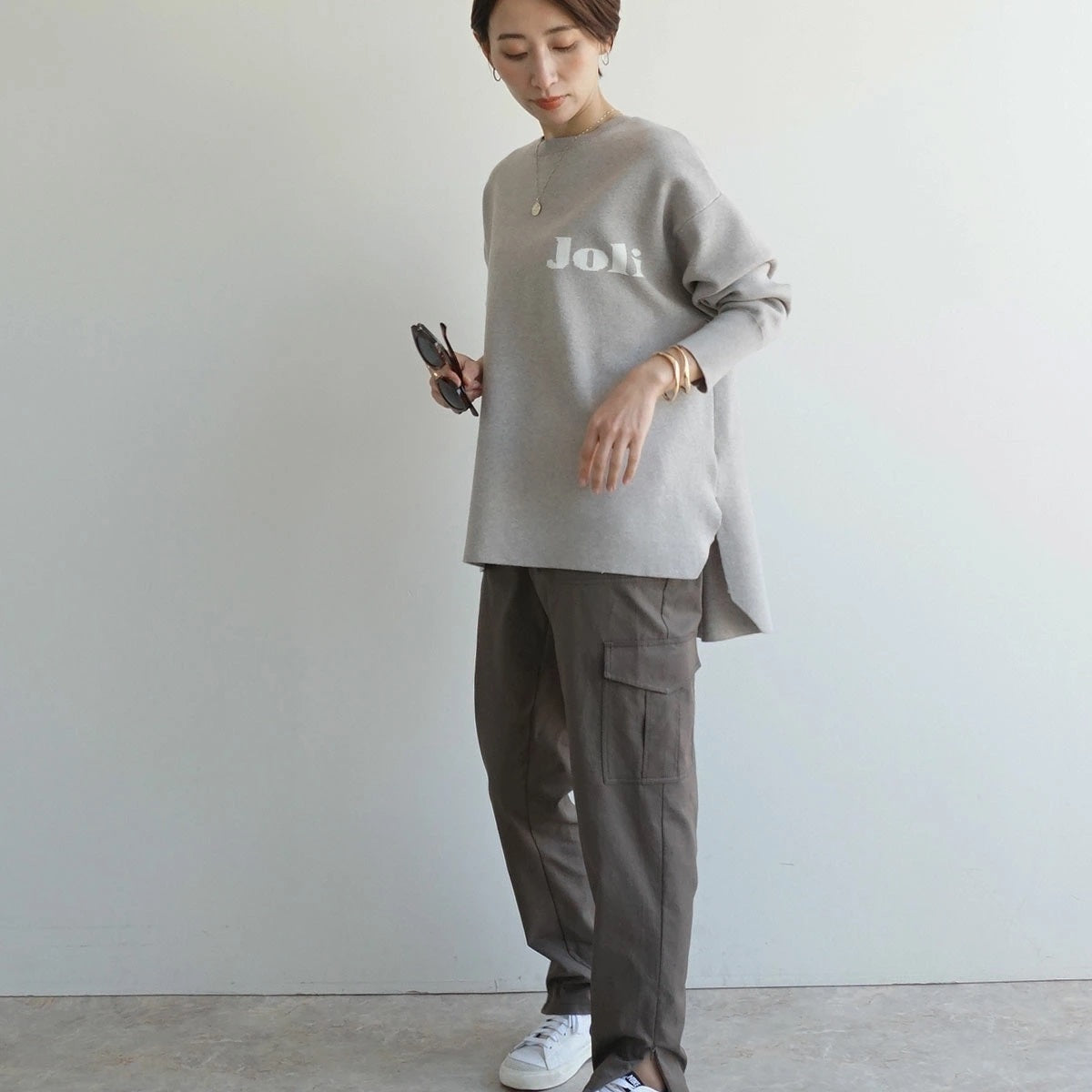 ロゴクルーネックニット
