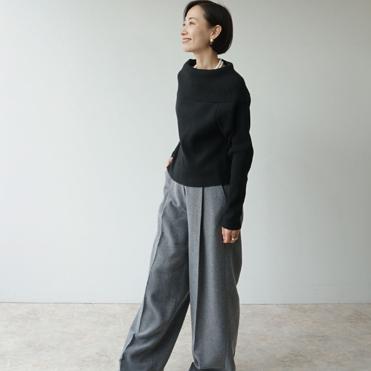 オフショルダーニット